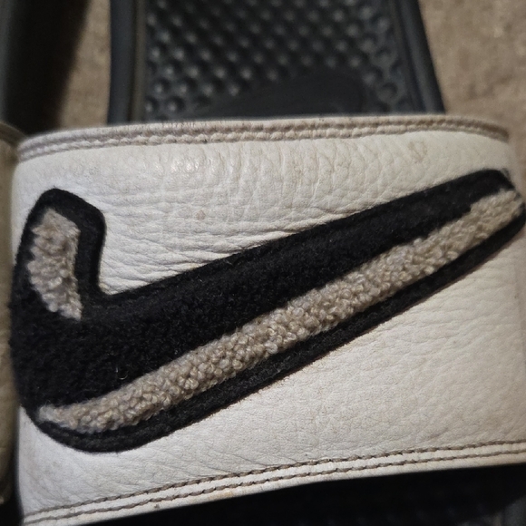 Nike Black and White Slides - Picture 3 of 6